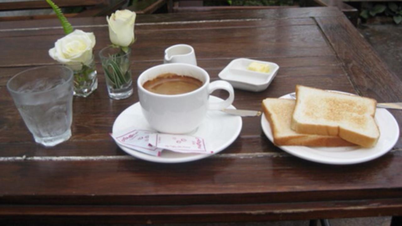 Ruean Mai Hom Hostel Bangkok Exterior photo